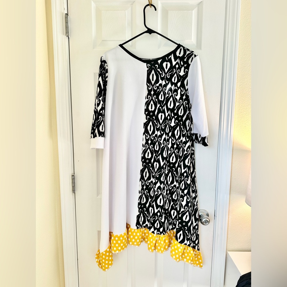 Black and White Patterned Tunic with Yellow Accents